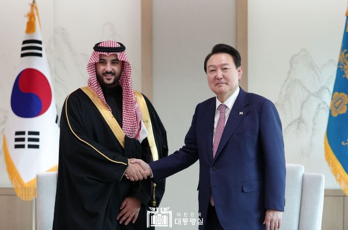 3월 7일 윤석열 대통령은 칼리드 빈 살만 사우디 국방부장관을 접견했다.