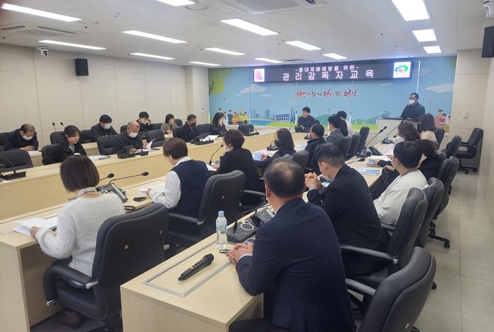 천안시는 중대재해처벌법 시행 1년을 맞아 16일~17일 시청 재난안전상황실에서 ‘중대재해 예방 교육’을 진행했다.