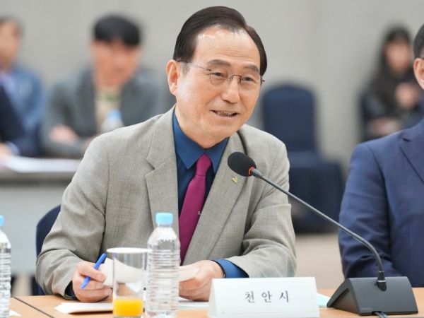 박상돈 천안시장이 31일 정부세종컨벤션센터에서 열린 국토교통부 주관 신규 국가산단 범정부 추진지원단 킥오프(kick-off) 회의에 참석해 천안 국가산단 개별구상을 발표하고 있다.