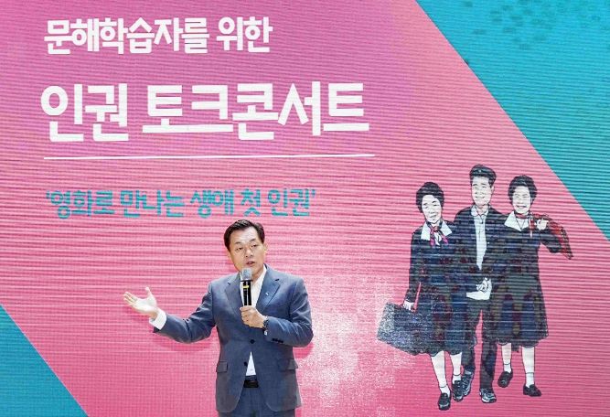 이재준 수원시장이 인사말을 하고 있다.