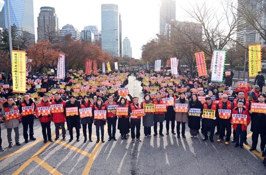 화성시의회 시의원과 관계자, 2000여명 시민들 모습