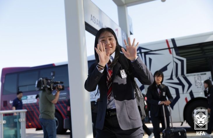 지난해 여자월드컵 당시 여자대표팀 단복을 입은 윤영글의 모습. 윤영글은 여자월드컵을 끝으로 현역 은퇴한 뒤 제2의 삶을 준비하고 있다.