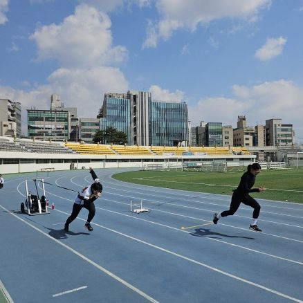 김포시 직장운동경기부 육상선수단이 훈련 중이다