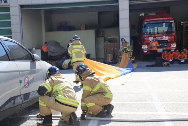 계양소방서, 이동식 소화수조 활용 전기자동차 화재진압 훈련