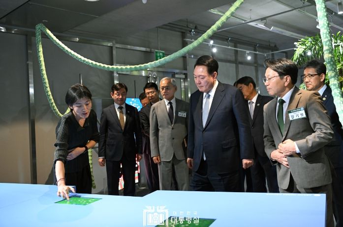 9월 5일 윤석열 대통령은 국립아시아문화전당에서 개최된 제15회 광주비엔날레 아시아 파빌리온을 방문해 관계자를 격려하고, 광주의 국제적 문화예술 위상 강화 및 글로벌 문화 중추국가로서의 지속 성장에 관심을 표명했다.