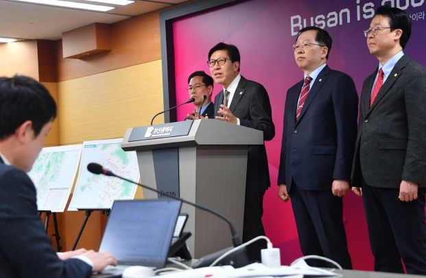부산시, 원도심권 엮어줄 '부산도시철도 부산항선' 건설… 해안선 24.21킬로미터(km)를 잇는 수소트램 도입