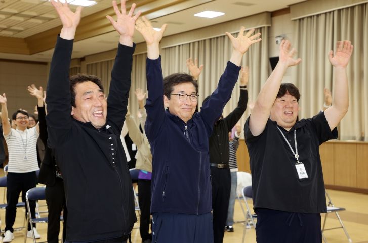 윤건영 교육감, 본청 건강지킴이 참여