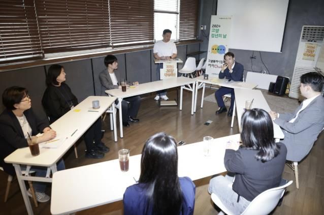 ‘고양 청년의 날’ 행사 환담회에 참석한 이동환 고양특례시장