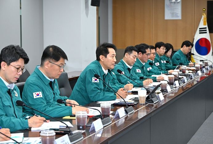 오세훈 서울시장이 12일 오전 열린 '2025 풍수해 안전대책 추진현황 보고회'에서 모두발언 하고 있다.