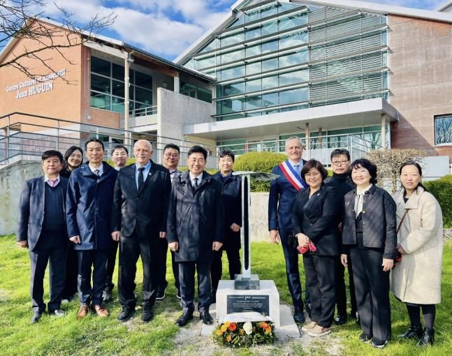 양평군 프랑스 쉬이프시 방문 한인 100주년 기념비 헌화