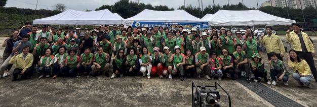 지난 24일 소하배수펌프장에서 자율방재단과 19개 동 재난담당자 등 100여 명을 대상으로 여름철 풍수해 재난 대비 수중펌프 작동 실습 교육을 실시했다.