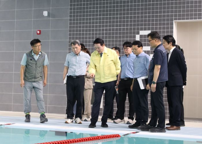 최대호 안양시장은 16일 오전 10시 30분 석수체육관을 방문해 시설들을 꼼꼼히 확인했다