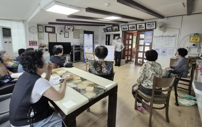 수원시 팔달구 우만2동, 찾아가는 경로당 디지털 교실 성공적으로 마쳐