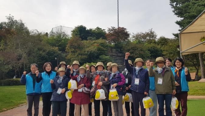 의정부시 신곡2동 지사협, 독거노인 위한 '가을맞이 힐링 나들이'