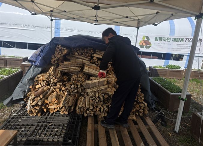 연수구시설안전관리공단, ‘임목자원 재활용 장작 나눔’으로 ESG 실천