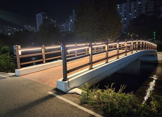 용인특례시 수지구 죽전1동은 목교 제4·6인도교에 LED 경관조명을 설치했다.
