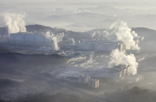 삼성디스플레이 전경. 아산시의 꾸준한 성장에는 대기업과 유관 기업 등 양질의 일자리가 주요했다.
