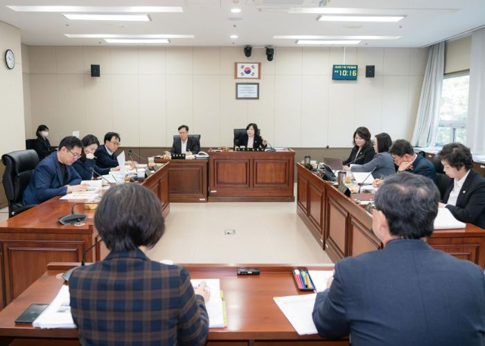 용인특례시의회 경제환경위원회, 행정사무감사 1일차