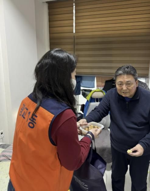 수원시 영통구 광교1동, 겨울맞이 따뜻한 반찬나눔으로 돌봄 이웃 안부 살펴