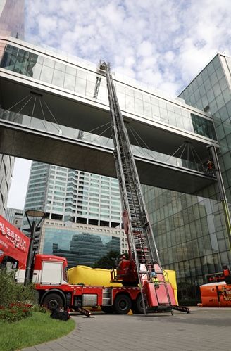24년 잠실 롯데타워 초고층 건축물 화재 대피훈련 사진