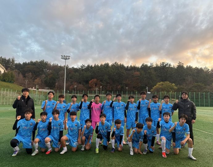 여수시 중등부 유소년 축구단인 여수해양FC U-15가 지난달 28일부터 30까지 해남군 일원에서 열린 ‘해남 땅끝배 축구대회’에서 의미 있는 첫 승리를 거뒀다.