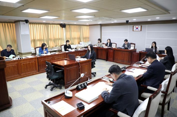 수원특례시의회 보건복지위원회, 조례안 등 안건심사