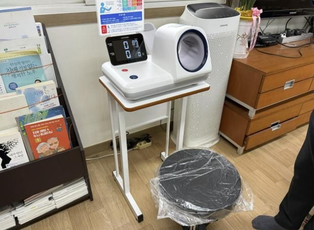 포천시, 치매안심마을 마을회관에 자동 혈압계 설치…어르신 건강관리 환경 강화