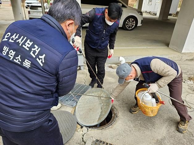 오산시보건소, 해빙기 위생해충 선제 방역을 위한 유충구제 활동 강화