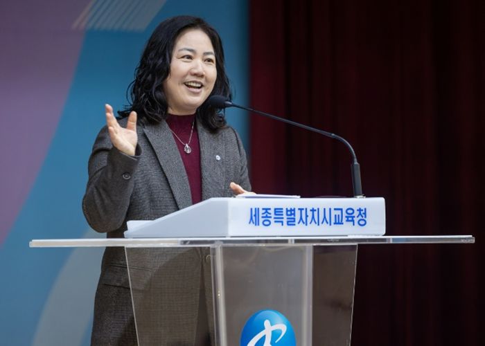 구연희 교육감 권한대행이 3일 소통・공감의 날 에서 당부 말씀을 하고 있다.