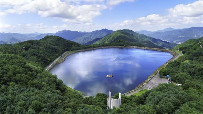 백두산 천지 가평 호명호수… 봄철 기지개 '재개장'