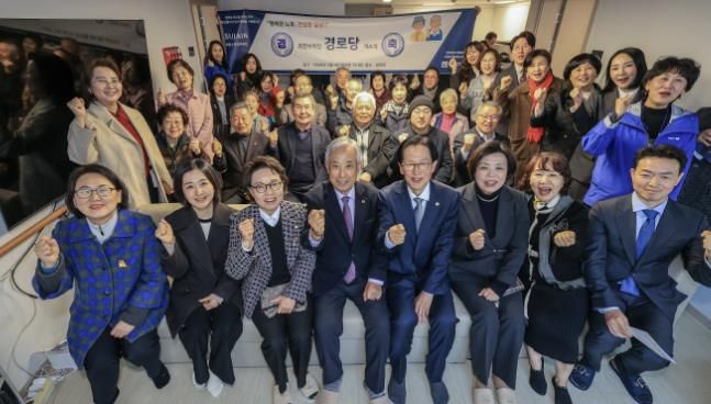 과천시, 과천수자인 경로당 개소…어르신 생활밀착형 복지공간 운영