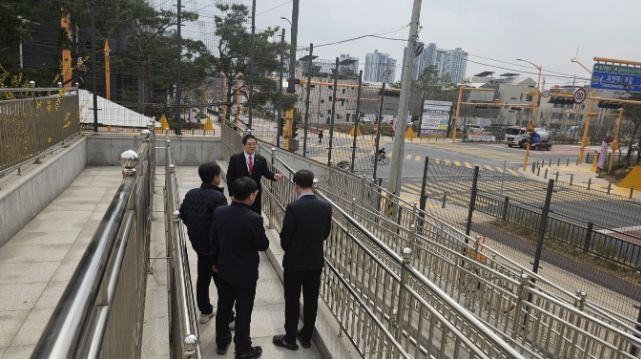 과천갈현초 운동장 장애인 출입구 개선 추진... 김현석 의원 “아이들 공간, 제대로 돌려드리겠다”