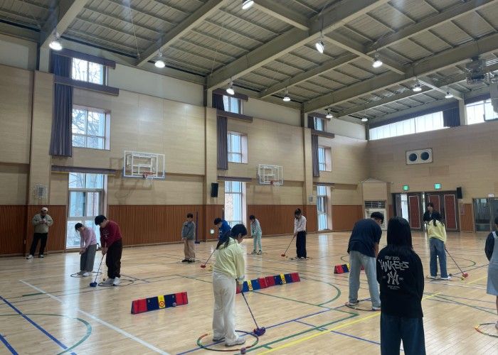 스내그골프 프로그램에 참여하는 학생들